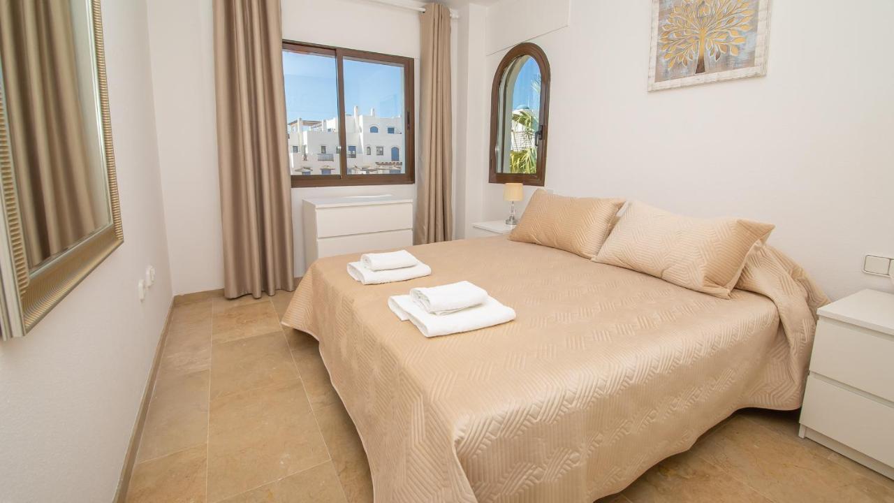 Lovely 2-Bed Apartment In Marina De La Duquesa Castillo de Sabinillas المظهر الخارجي الصورة